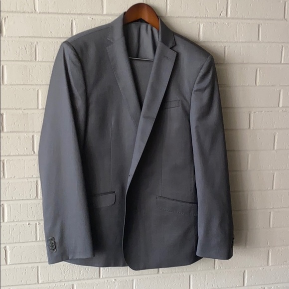 Kenneth Cole - Reaction - 42R Grey Suit - Picture 1 of 2